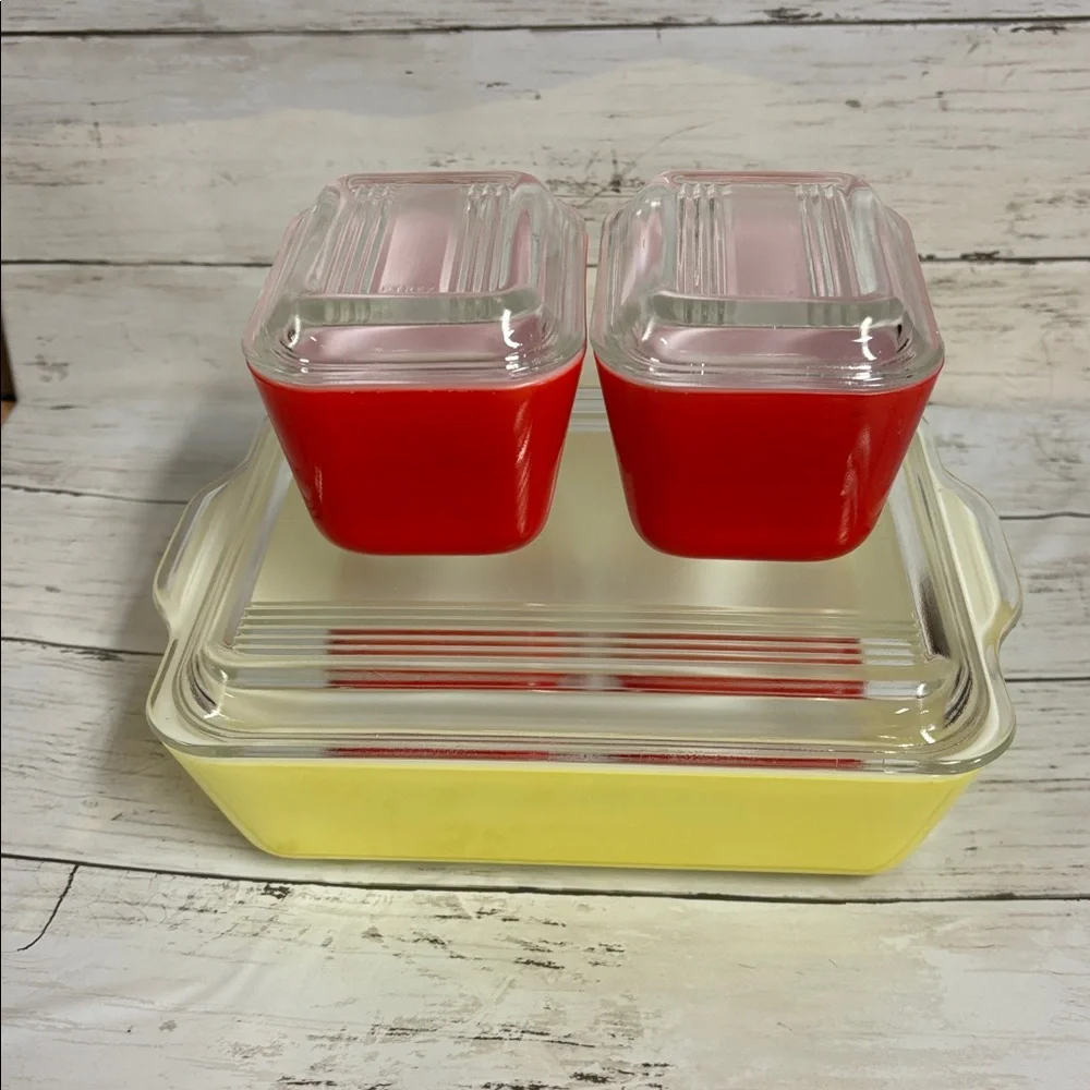 Pyrex covered refrigerator containers 3 pieces with lids - Picture 2 of 4